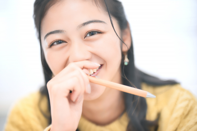 気にせず、普段通りに接する