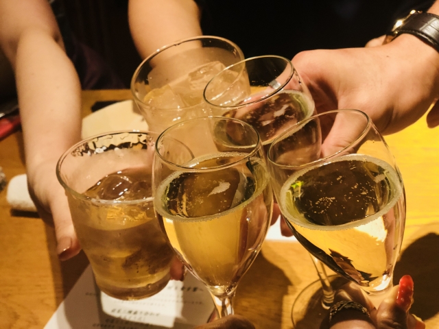 自分も飲みに行く・遊びに出る